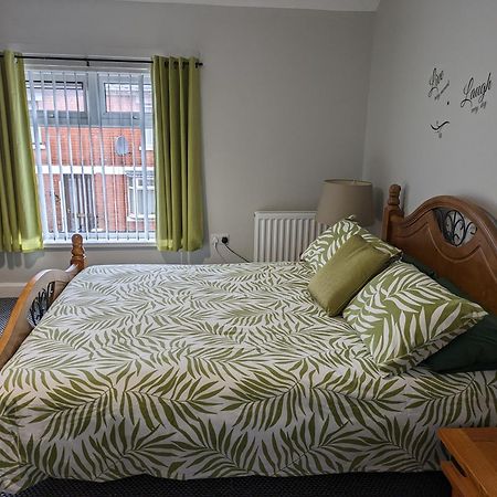Maire Toireasa - Cosy Refurbished Property In The Gaeltacht Quarter Belfast Exterior foto
