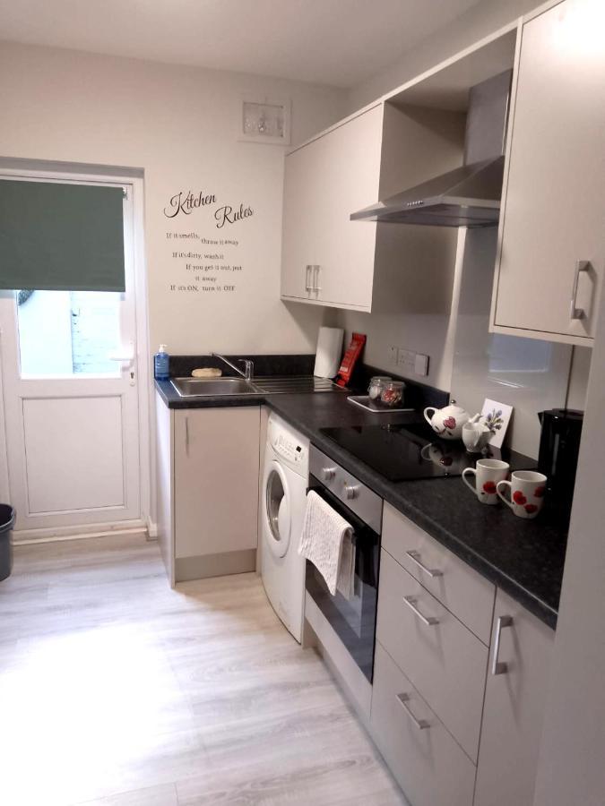 Maire Toireasa - Cosy Refurbished Property In The Gaeltacht Quarter Belfast Exterior foto