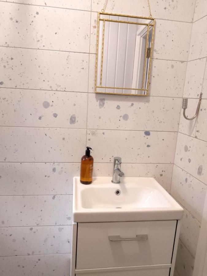 Maire Toireasa - Cosy Refurbished Property In The Gaeltacht Quarter Belfast Exterior foto