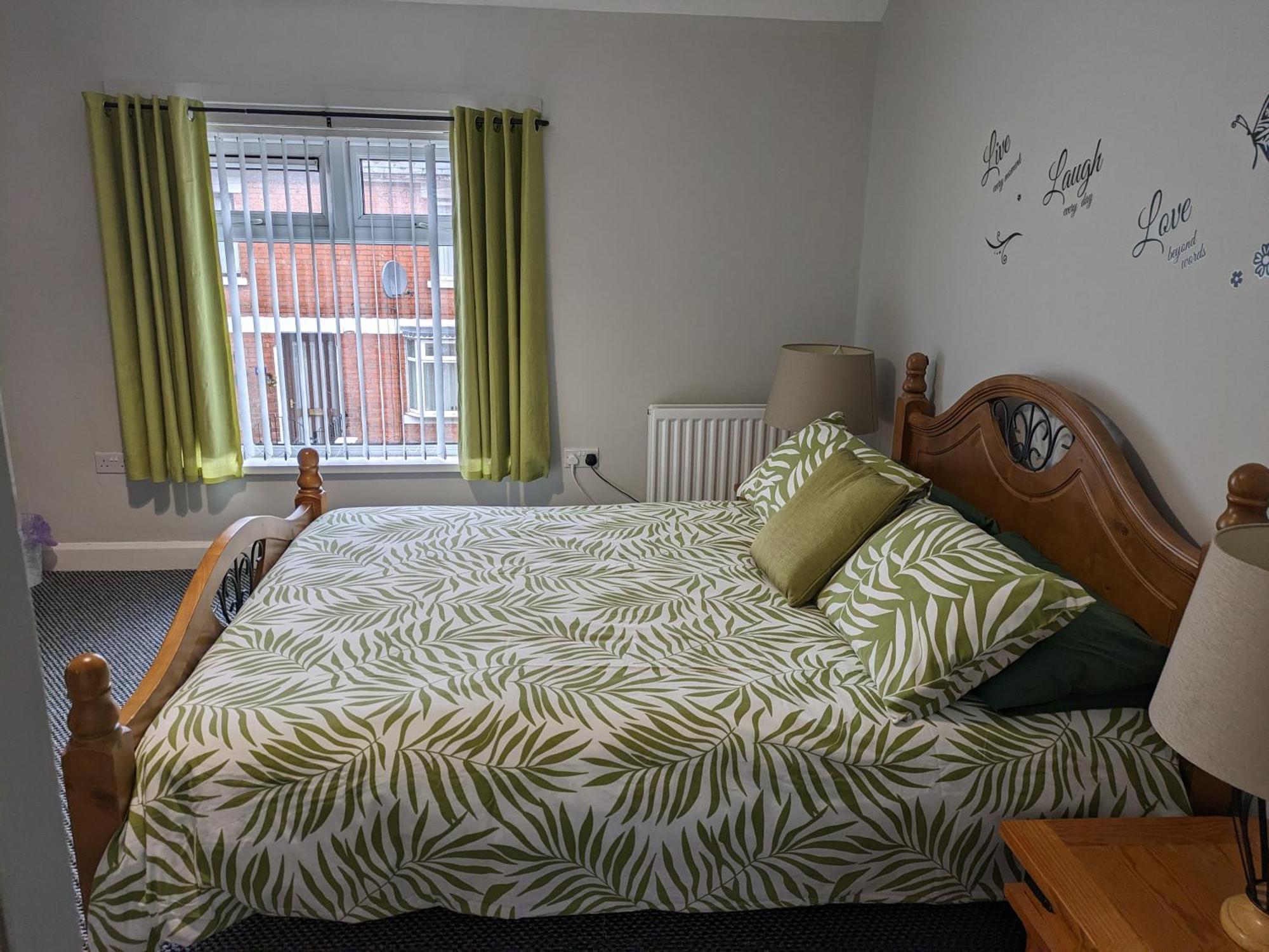 Maire Toireasa - Cosy Refurbished Property In The Gaeltacht Quarter Belfast Exterior foto